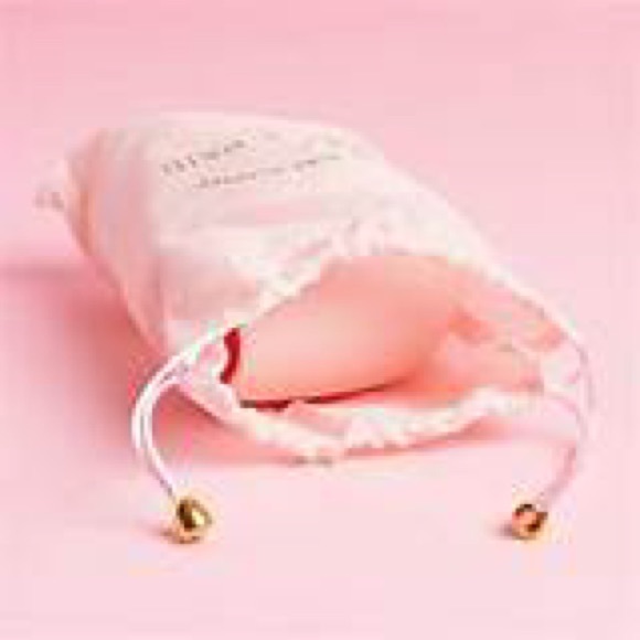 🔥Brand New Odeme "What A Pair" Pink Silicone Wine Glasses w/Carrying Bag G14 - Picture 1 of 6
